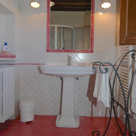 Near With Swimming Pool קורטונה
